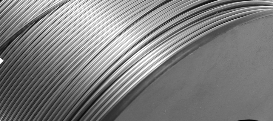 Ruostumattomasta teräksestä valmistettu kela ja ohjausputki